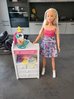 Barbie zwanger tweeling met commode, Kinderen en Baby's, Ophalen of Verzenden, Zo goed als nieuw, Barbie