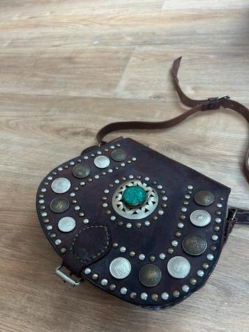 Vintage Leren Tas met Munten & Groene Steen beschikbaar voor biedingen