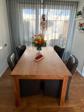 Mooie teaktafel beschikbaar voor biedingen