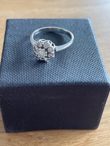 Wit gouden Rozet ring met diamant. 14 karaats.    maat  51 beschikbaar voor biedingen