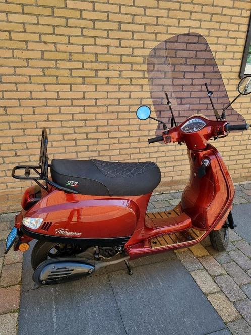 Scooter GTS Toscana Dynamic Bouwjaar, Fietsen en Brommers, Snorfietsen en Snorscooters, Zo goed als nieuw, Overige merken, Ophalen
