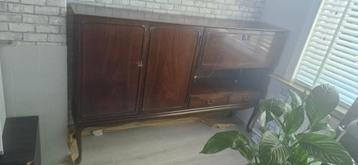 Vintage drankkast met licht beschikbaar voor biedingen