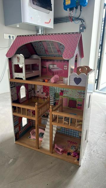 Stevig en mooie Poppehuis beschikbaar voor biedingen