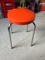 Kruk krukje vintage retro, Huis en Inrichting, Krukjes, Ophalen, Zo goed als nieuw, IJzer
