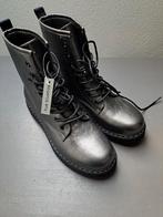 Nieuwe grijze/zilvere veterboots maat 39, Ophalen of Verzenden, Nieuw, Grijs