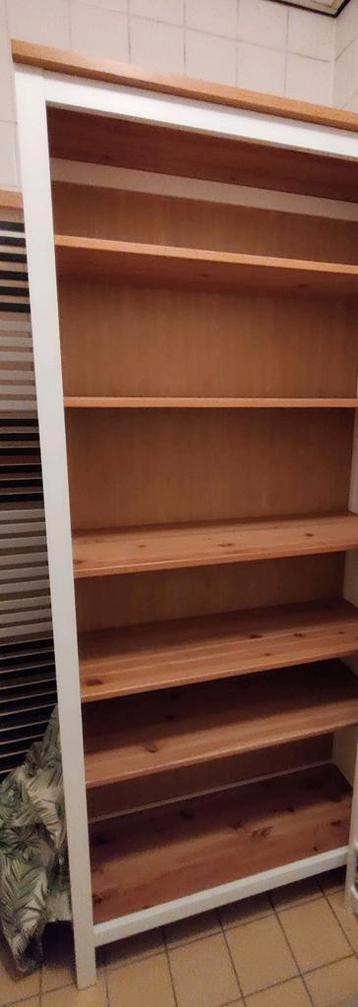 Hemnes boekenkast wit en hout (1 van 2) beschikbaar voor biedingen