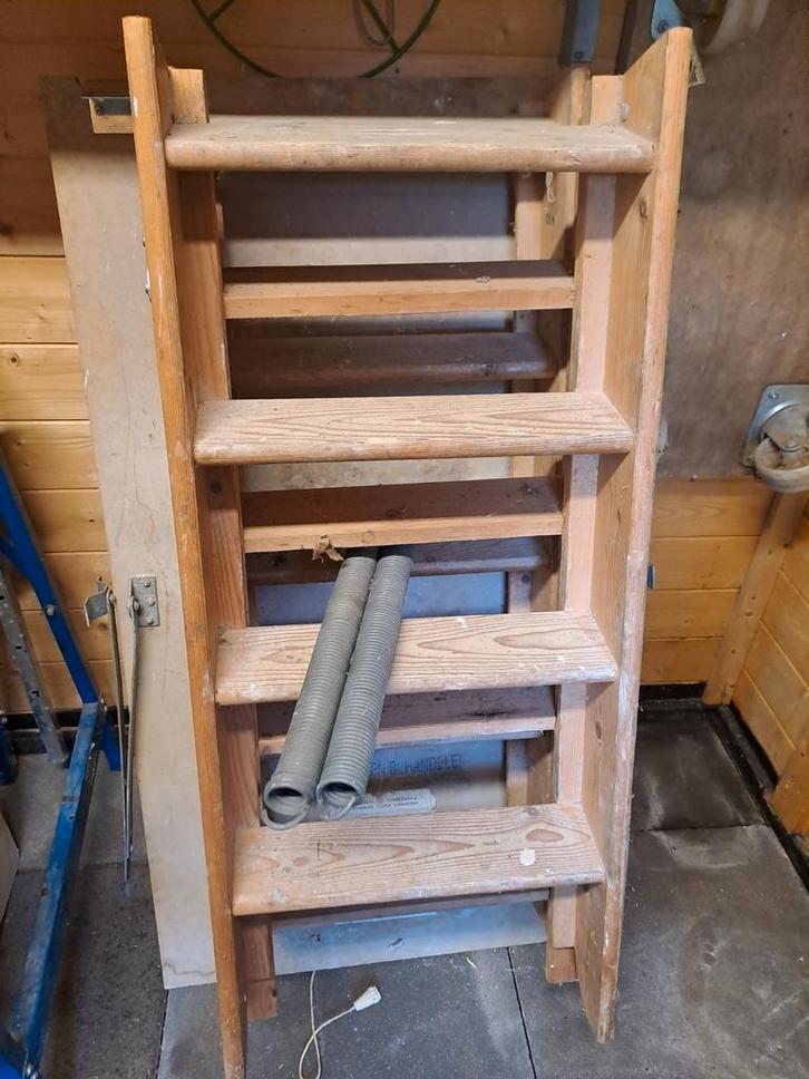 Vliezotrap compleet met veren, Doe-het-zelf en Verbouw, Ladders en Trappen, Gebruikt, 2 tot 4 meter, Ophalen