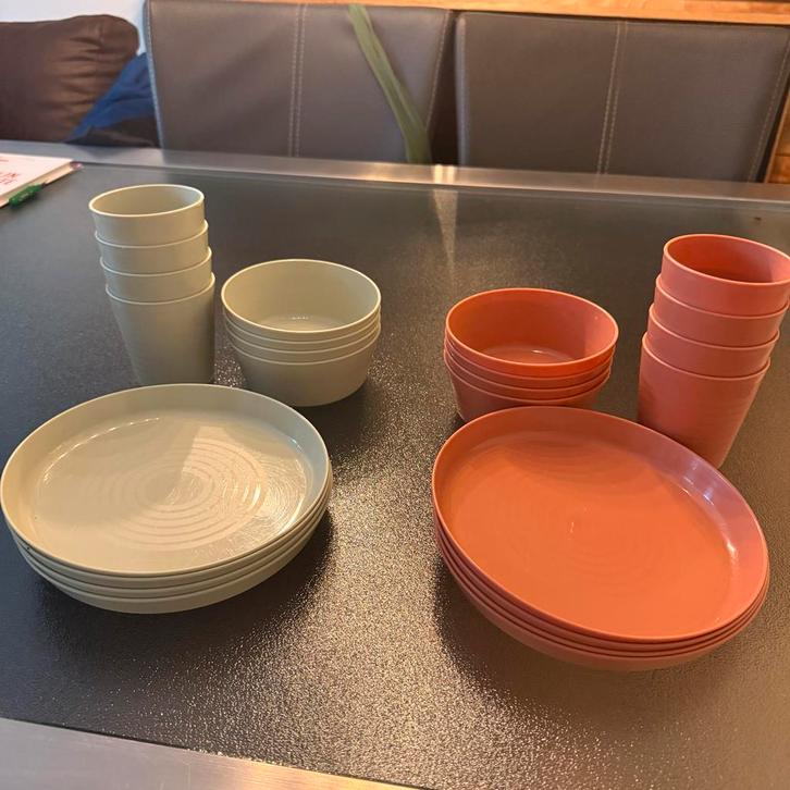 Camping Servies Set - Borden, Kommen, Bekers, Huis en Inrichting, Keuken | Servies, Zo goed als nieuw, Compleet servies, Effen