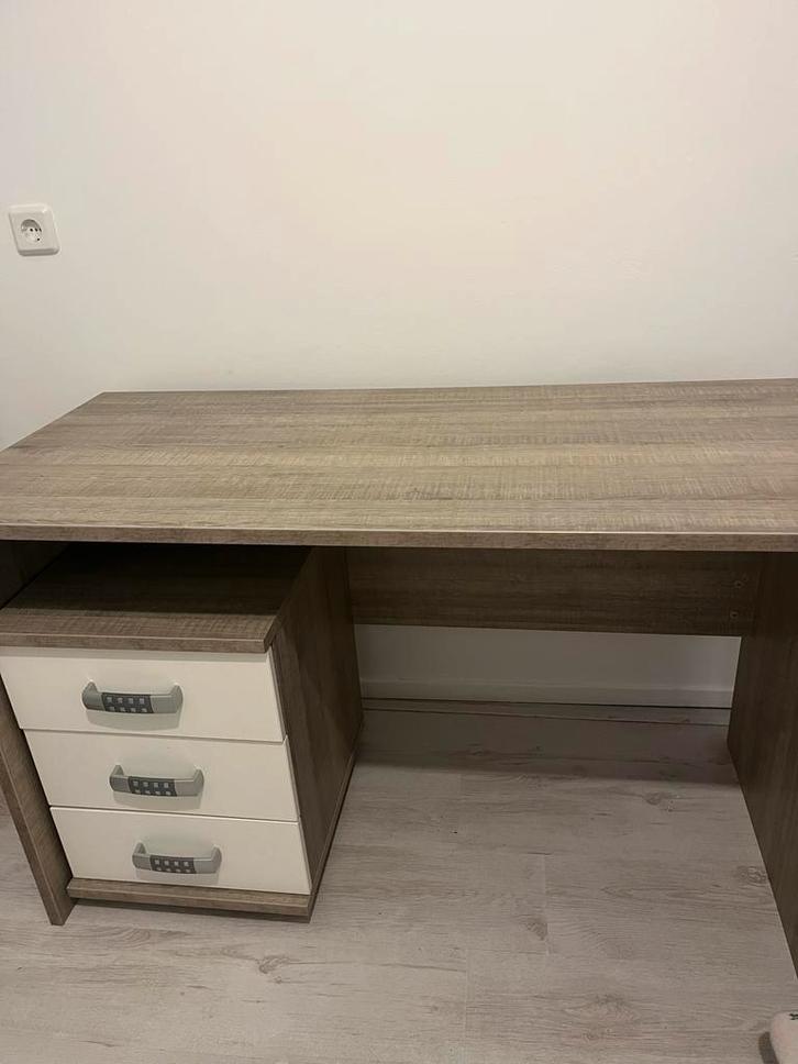 Beterbed bureau met rol lades, Huis en Inrichting, Bureaus, Gebruikt, Bureau, Ophalen