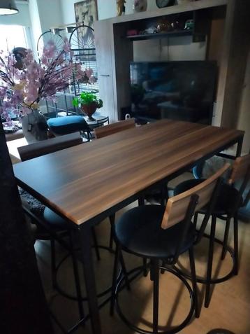 Barset met 4 krukken . Nieuw  beschikbaar voor biedingen