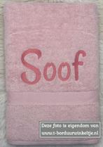 Douchelaken Blush geborduurd met naam, Ophalen of Verzenden, Nieuw, Roze, Handdoek