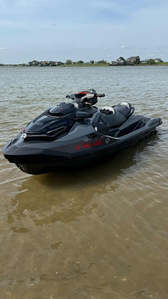 Seadoo RXT-Rs 300 Triple Black uit juli 2023 met 50 uur, Watersport en Boten, Jetski's en Waterscooters, Gebruikt, 200 pk of meer