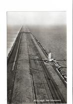 afsluitdijk met monument, Verzamelen, Ansichtkaarten | Nederland, Ophalen of Verzenden, 1940 tot 1960, Ongelopen, Noord-Holland