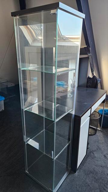 Ikea Vitrinekast Detolf Zwart beschikbaar voor biedingen
