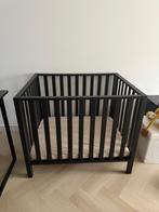 Baby box zwart met matras zo goed als nieuw, Ophalen, Zo goed als nieuw, In hoogte verstelbaar