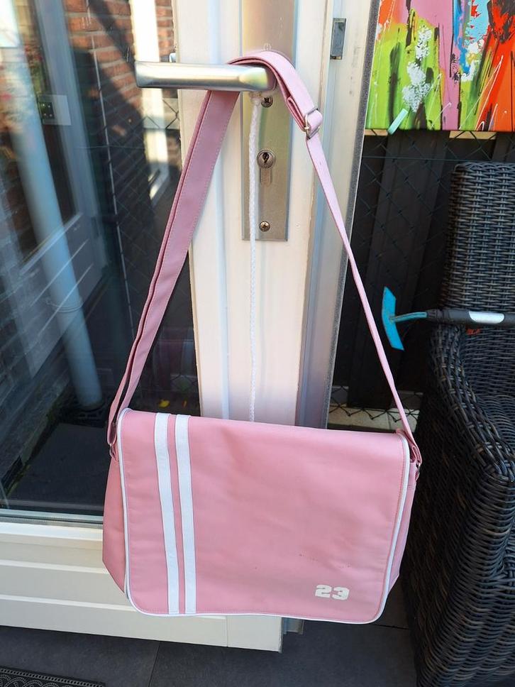 Leuke Roze Schoudertas / Schooltas € 5,00, Sieraden, Tassen en Uiterlijk, Tassen | Damestassen, Nieuw, Schoudertasje, Roze, Ophalen