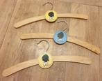 JIP EN JANNEKE Houten Kledinghangers Baby/Kind, Kinderen en Baby's, Kinderspulletjes, Ophalen of Verzenden, Zo goed als nieuw