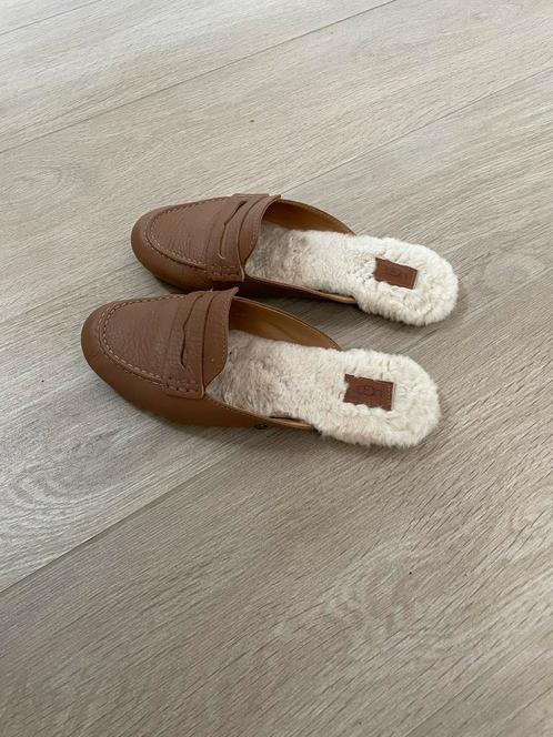 Uggs zgan leren slipper in moccasin model mt 39 kleur camel, Kleding | Dames, Schoenen, Zo goed als nieuw, Slippers, Bruin, Ophalen of Verzenden