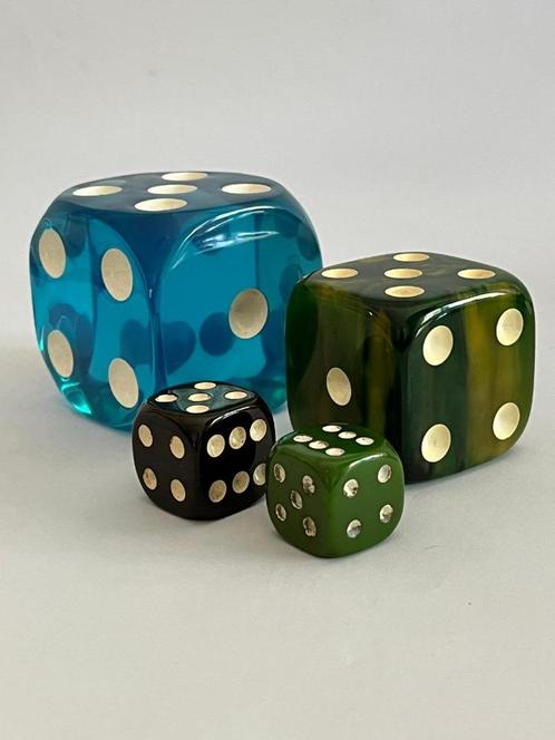 2 Grote en 2 kleine in groenbakeliet/Catalin Dobbelstenen, Hobby en Vrije tijd, Gezelschapsspellen | Bordspellen, Gebruikt, Verzenden
