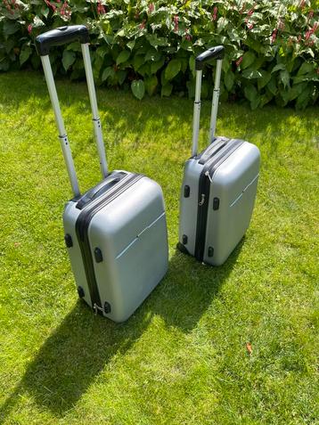 Human Nature trolley koffers (2) beschikbaar voor biedingen