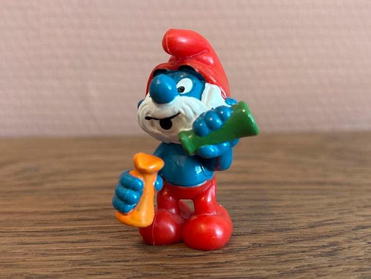 Vintage Grote Smurf met flessen – 1983 Peyo / Schleich, Verzamelen, Smurfen, Zo goed als nieuw, Ophalen of Verzenden