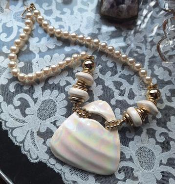 Mooie aparte parel ketting beschikbaar voor biedingen