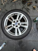 Banden inclusief velgen 235 45 17 Volvo V60, Auto-onderdelen, Banden en Velgen, Ophalen, Gebruikt, Banden en Velgen, 17 inch