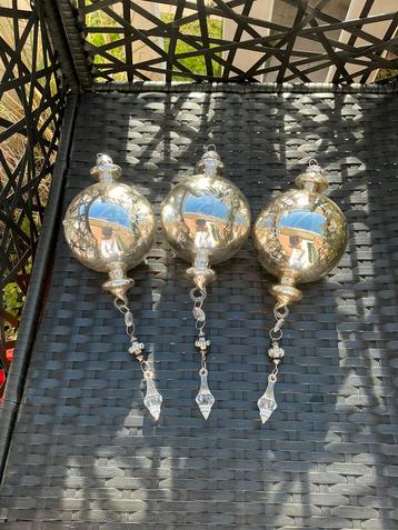 3 st zilveren glazen sierlijke kerstballen met krul van glas beschikbaar voor biedingen
