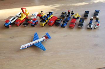 Vintage LEGO voertuigen en garage beschikbaar voor biedingen