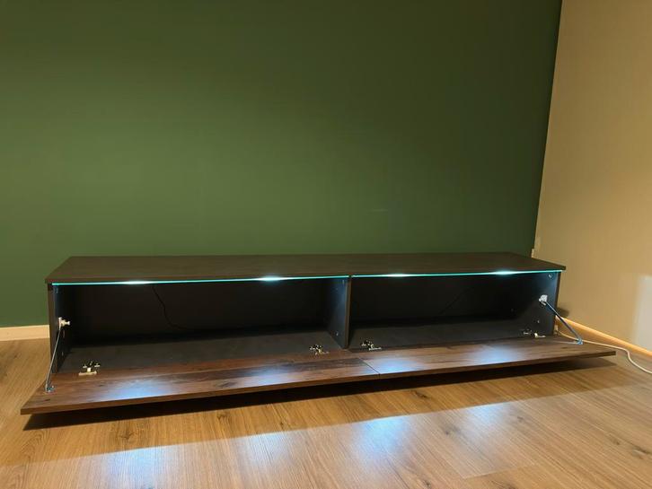 Moderne TV-meubel met LED verlichting, Huis en Inrichting, Kasten | Televisiemeubels, Gebruikt, Minder dan 100 cm, 150 tot 200 cm
