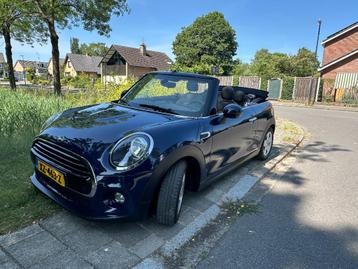 Blauwe Mini Cabrio 1.5 136pk uit 2019, dealer onderhouden beschikbaar voor biedingen