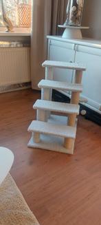 Kattentrap, katten trap voor de kat/hond met krabpalen eraan, Dieren en Toebehoren, Ophalen, Zo goed als nieuw
