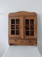 een leuk bruin kastje met 2 deurtjes.2 lades. plankje er in, Antiek en Kunst, Curiosa en Brocante, Ophalen of Verzenden