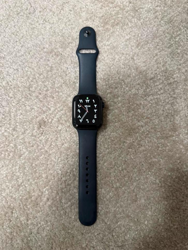 Apple Watch SE 44mm - zwart Aluminium, Sieraden, Tassen en Uiterlijk, Smartwatches, Zo goed als nieuw, iOS, Zwart, Afstand, Waterdicht