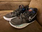 Nike Kyrie 7 EP BK Black - Maat 43 Nieuw, Kleding | Heren, Schoenen, Ophalen of Verzenden, Nieuw, Zwart, Sneakers of Gympen