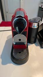 Nespresso apparaat met melkschuimer+koffie capsul doos, Verzenden, Zo goed als nieuw
