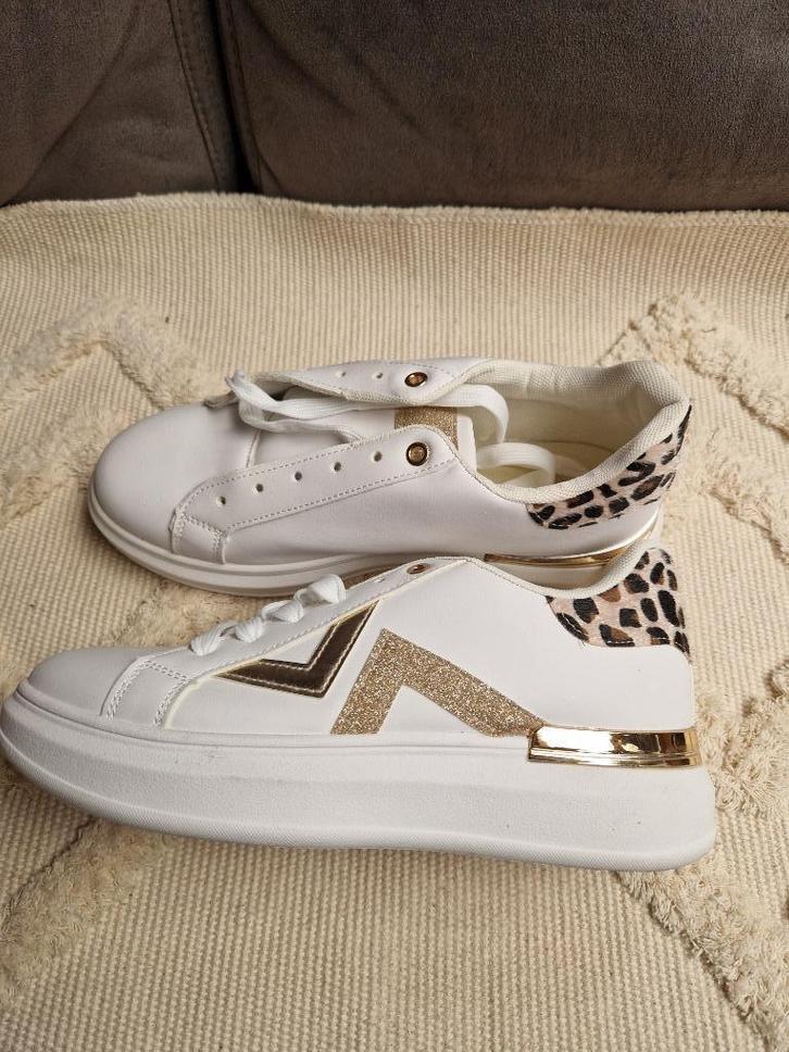 sneaker wit maat 40 panter nieuw, Kleding | Dames, Schoenen, Nieuw, Sneakers of Gympen, Wit, Verzenden