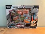 Black Bolt & White Flare Victini Illustration Collection, Ophalen of Verzenden, Nieuw, Boosterbox