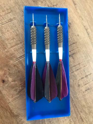 Setje Antieke Darts 18,7 grams in doosje beschikbaar voor biedingen