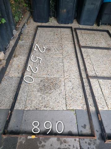 Metalen deur beschikbaar voor biedingen