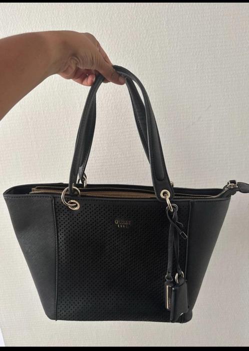 GUESS Handtas Zwart, Sieraden, Tassen en Uiterlijk, Tassen | Damestassen, Gebruikt, Handtas, Zwart, Ophalen of Verzenden