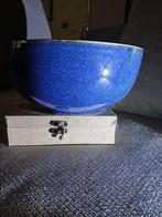 Een groot powder blue Chinese kom., Antiek en Kunst, Verzenden