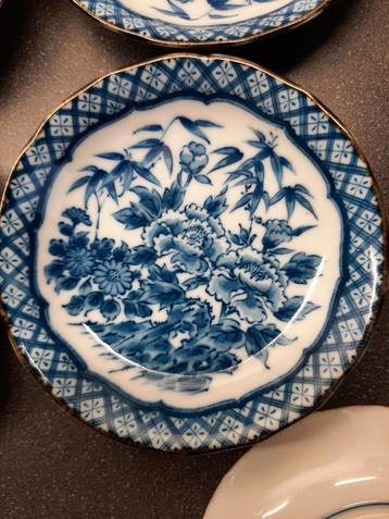 Vintage Toyo blauw-witte decoratieve bloemen  schaal beschikbaar voor biedingen
