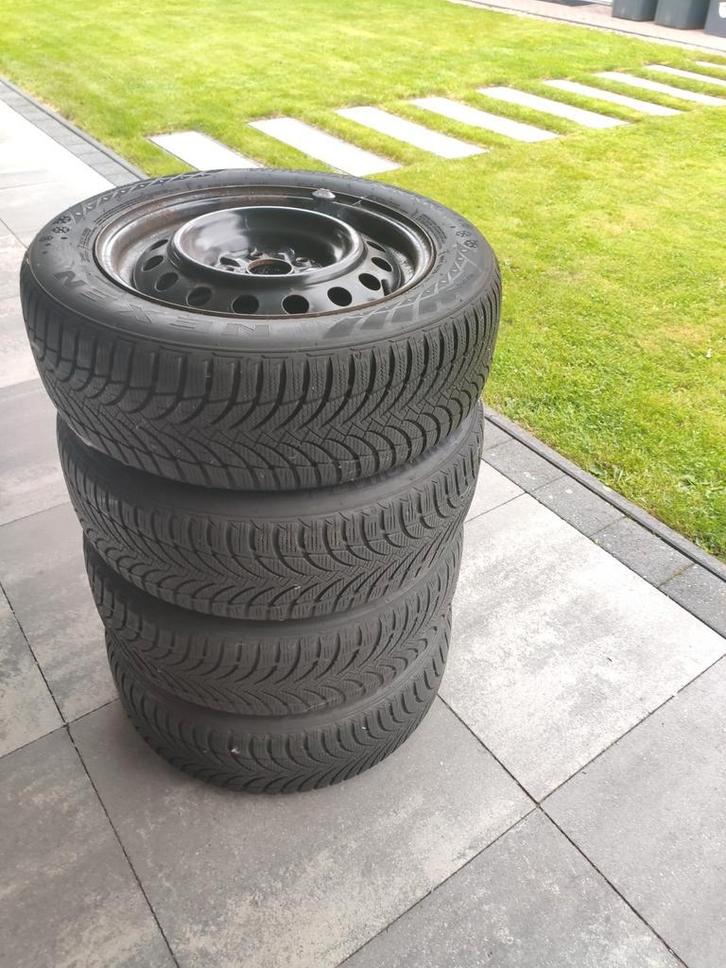 Set winterbanden op stalen velgen met wieldoppen, Auto-onderdelen, Banden en Velgen, Banden en Velgen, Winterbanden, 16 inch, 205 mm