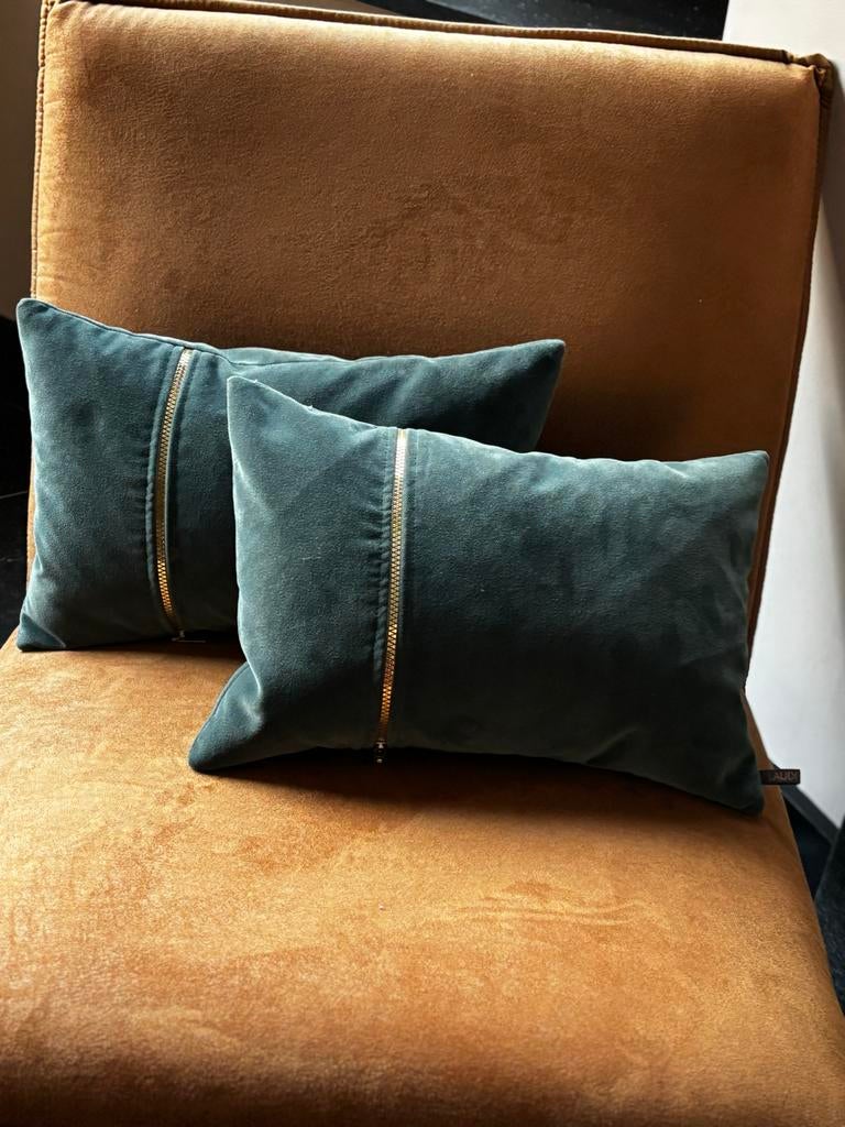 Blauwe Claudi Kussens “ Rosana” met Gouden Rits, Huis en Inrichting, Woonaccessoires | Kussens, Zo goed als nieuw, Blauw, Rechthoekig