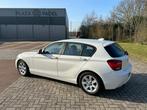 BMW 114i EDE 2013 – 158.000 km – Netjes onderhouden, Auto's, BMW, 1-Serie, Parkeersensor, 4 cilinders, Wit