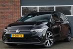 Volkswagen GOLF Variant 1.5 eTSI R-Line, Pano, trekhaak, 1325 kg, 4 cilinders, Alcantara, Zwart