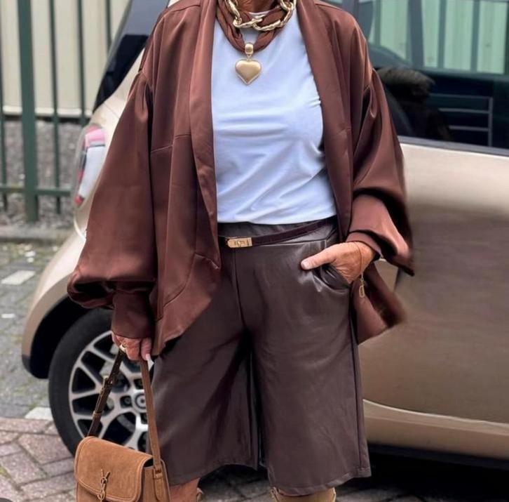 Lederlook bermuda one size, Kleding | Dames, Broeken en Pantalons, Zo goed als nieuw, Maat 42/44 (L), Bruin, Kort, Ophalen of Verzenden