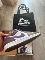 Jordan 1 Low Purple Mocha Palomino 553558-215 Maat EU40, Kleding | Heren, Schoenen, Overige kleuren, Nieuw, Sneakers of Gympen