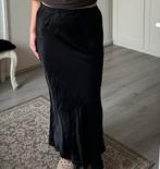 H&M satijnen zwarte midi rok met elastische taille, Maat 38/40 (M), H&M, Zwart, Ophalen of Verzenden